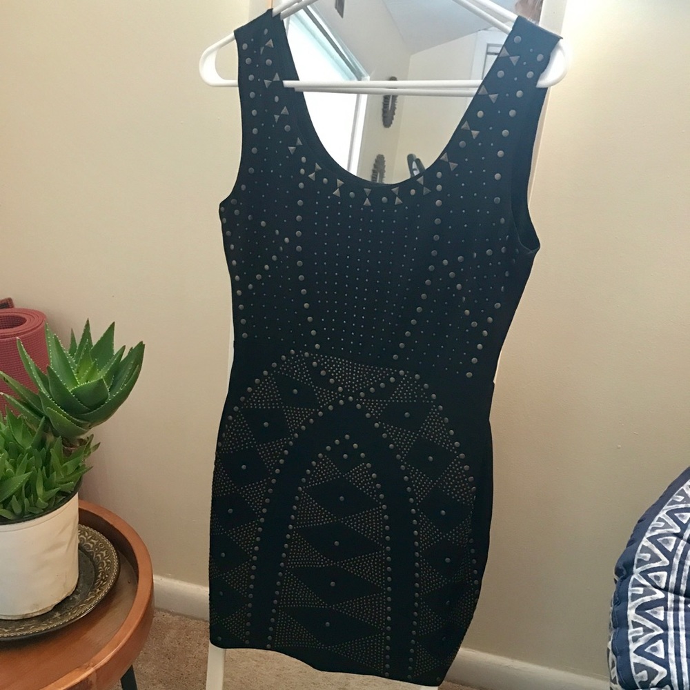 Ark & Co. Black Dress! Gold studs ⚜️ Size large